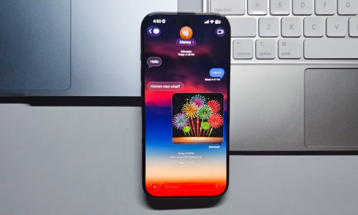 İPhone'da iOS 26 çalıştıran mesajlar uygulaması.